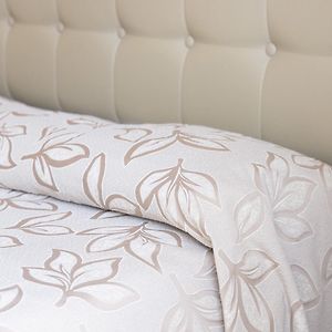 Zimmer mit Kingsize-Bett